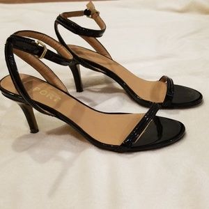 Women's size 6.5 Report pump